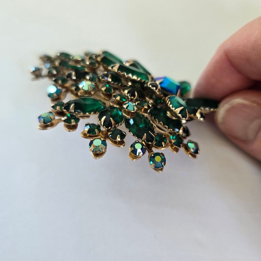 Vintage Brooch Emerald Green Aurora Borealis Rhinestone Floral Mid Century Glam - Picture 3 of 13